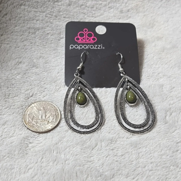 #416 NWT Paparazzi Earrings - Drops of Color - Green - Picture 4 of 4